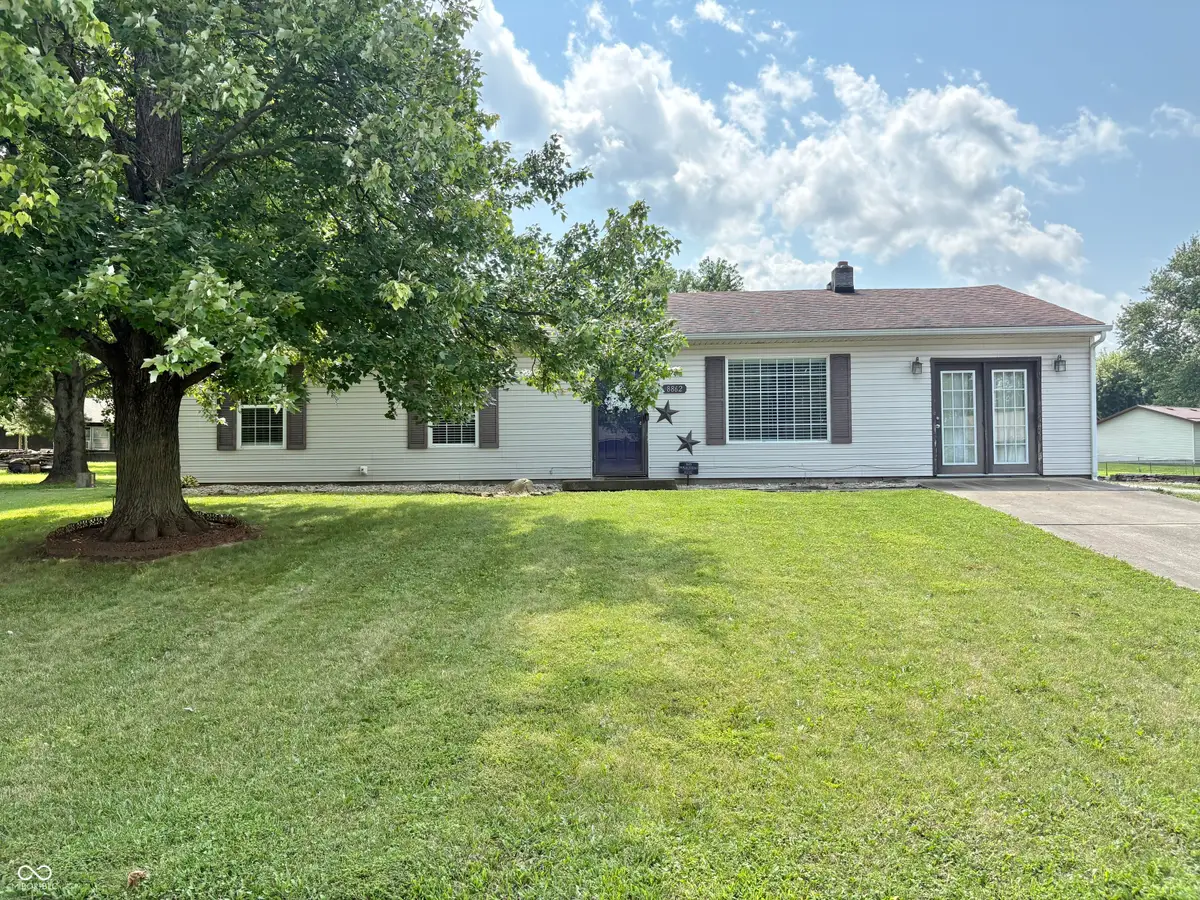 8862 N Shawnee Drive, Columbus, IN 47201 - #1