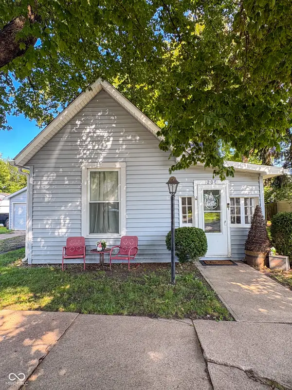 208 N White Street, Shirley, IN 47384