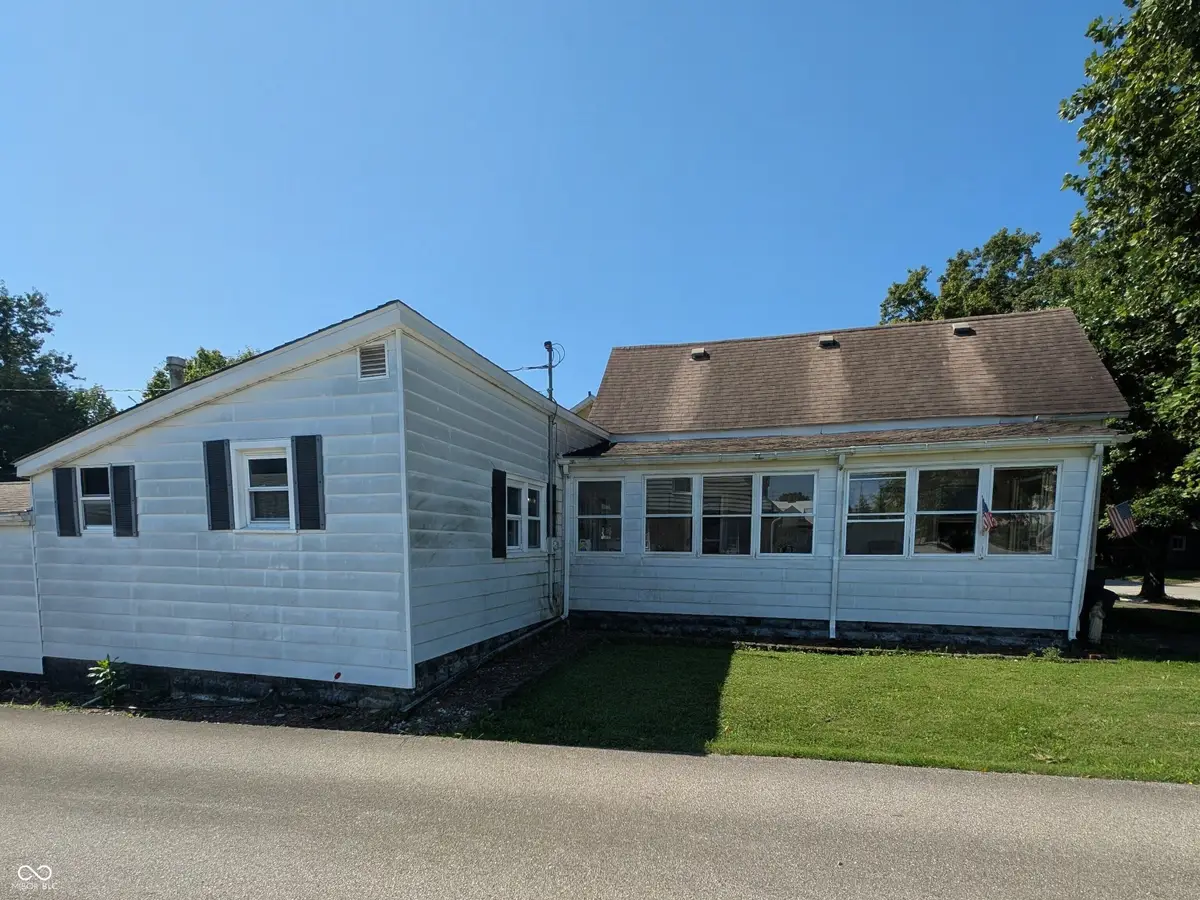 121 S High Street, Jamestown, IN 46147 - #1