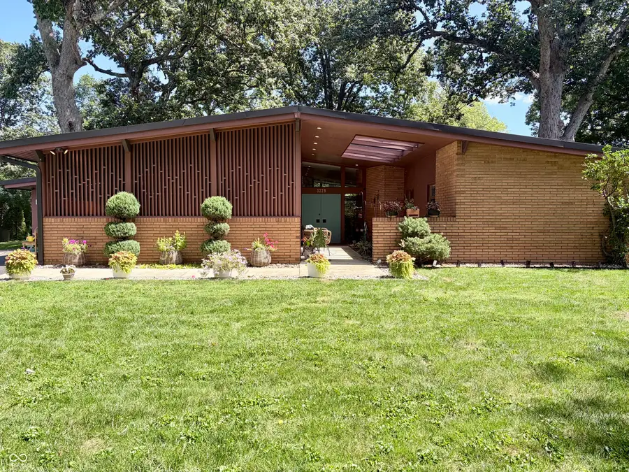 3229 Nugent Boulevard, Columbus, IN 47203 - #2
