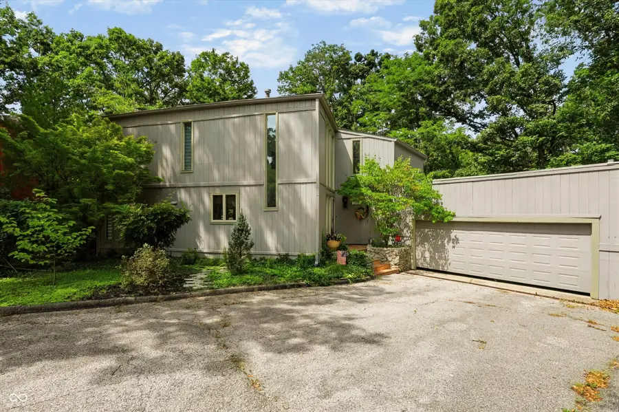 2812 W Fawkesway Drive, Bloomington, IN 47404 - #2