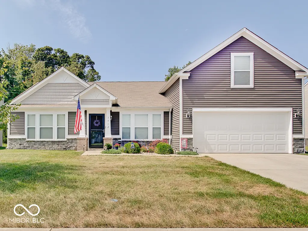 5742 Deer Valley Court, Columbus, IN 47201 - #1