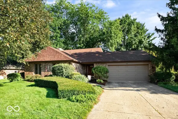 850 W Oakwood Drive, Greenwood, IN 46142