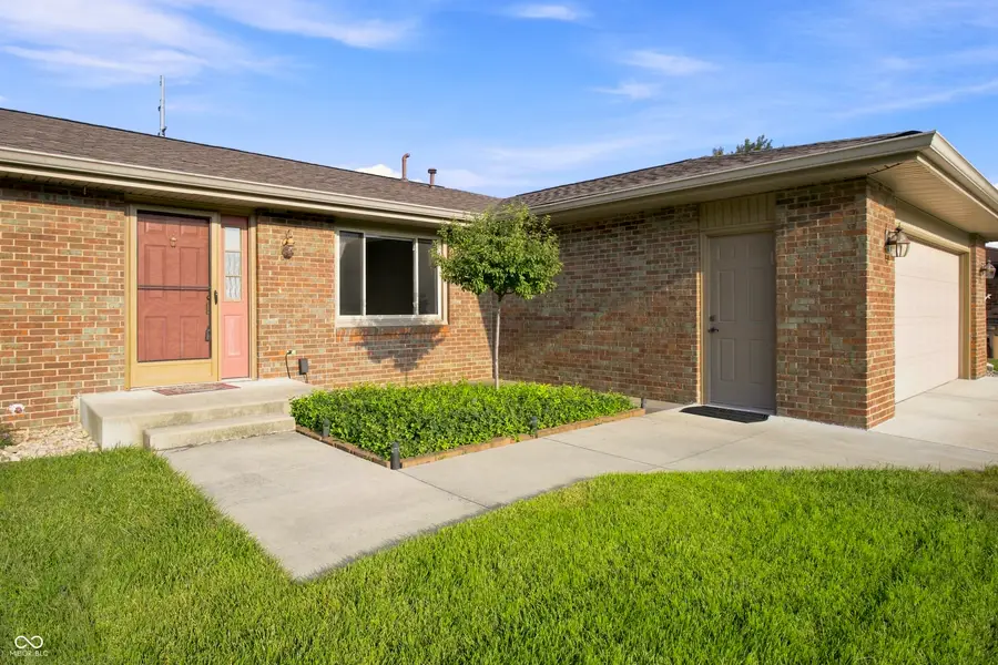 3260 Woodcrest Court, Columbus, IN 47203 - #3