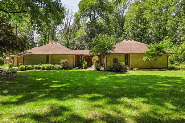 8392 N Illinois Street, Indianapolis, IN 46260