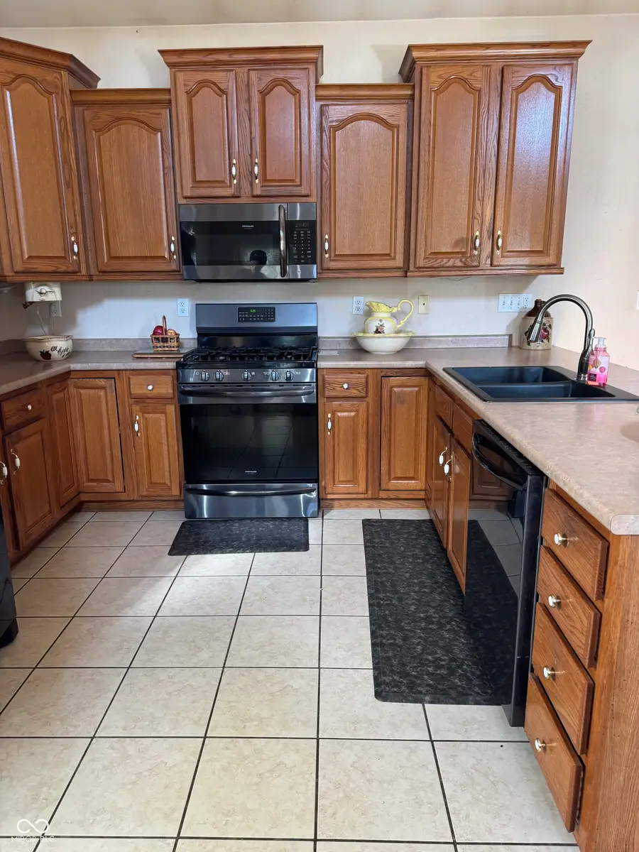 1708 N Old Mill Road, Muncie, IN 47304 - #3