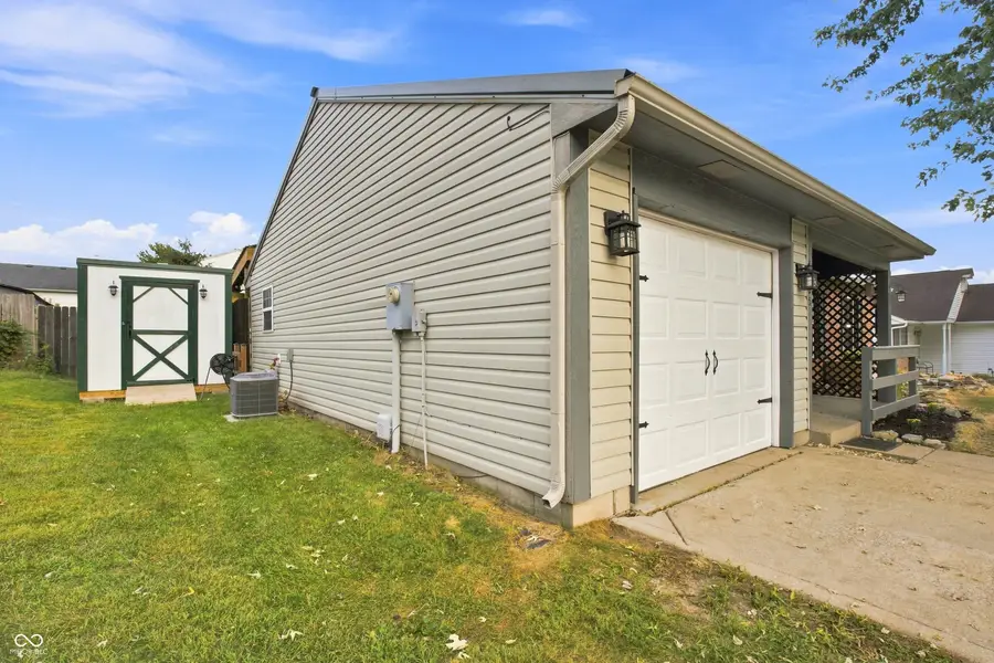 4865 Hunters Run, Columbus, IN 47201 - #3