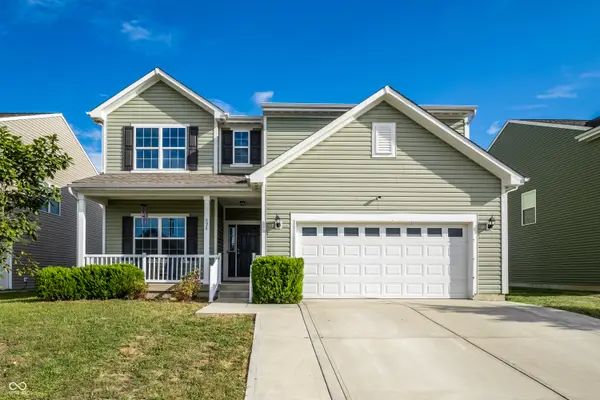 828 Blue Ash Trail, Greenwood, IN 46143