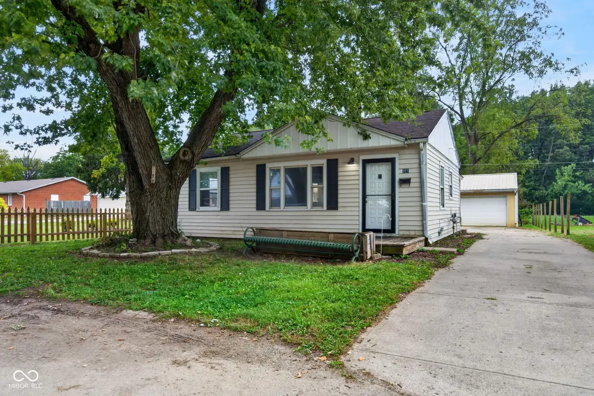 321 E 39th Street, Anderson, IN 46013 - #1