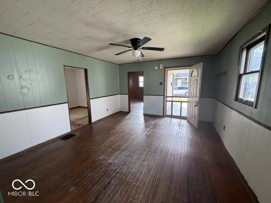910 Elm Street, Shelbyville, IN 46176 - #3