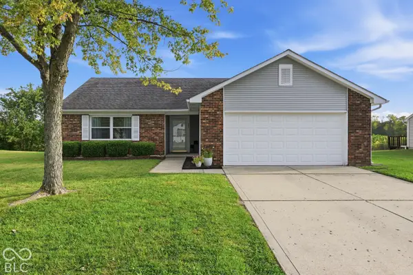 208 Fountain Lake Drive S, Shelbyville, IN 46176