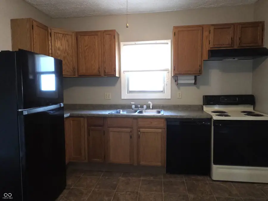 324 W Locust Street, Shelbyville, IN 46176 - #3