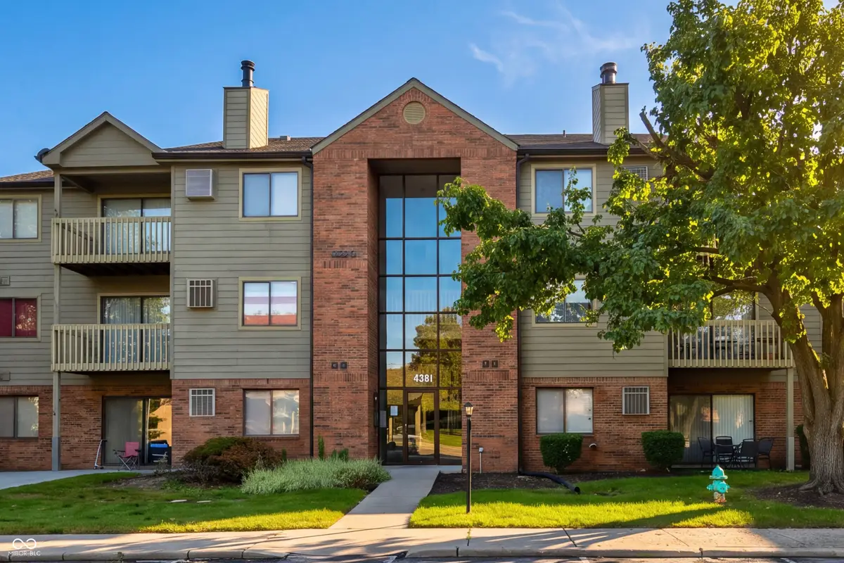 4381 Village Parkway Circle W #6, Indianapolis, IN 46254 - #1