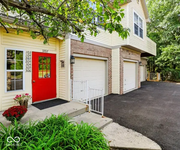 3707 E Barrington Drive #D204, Bloomington, IN 47408