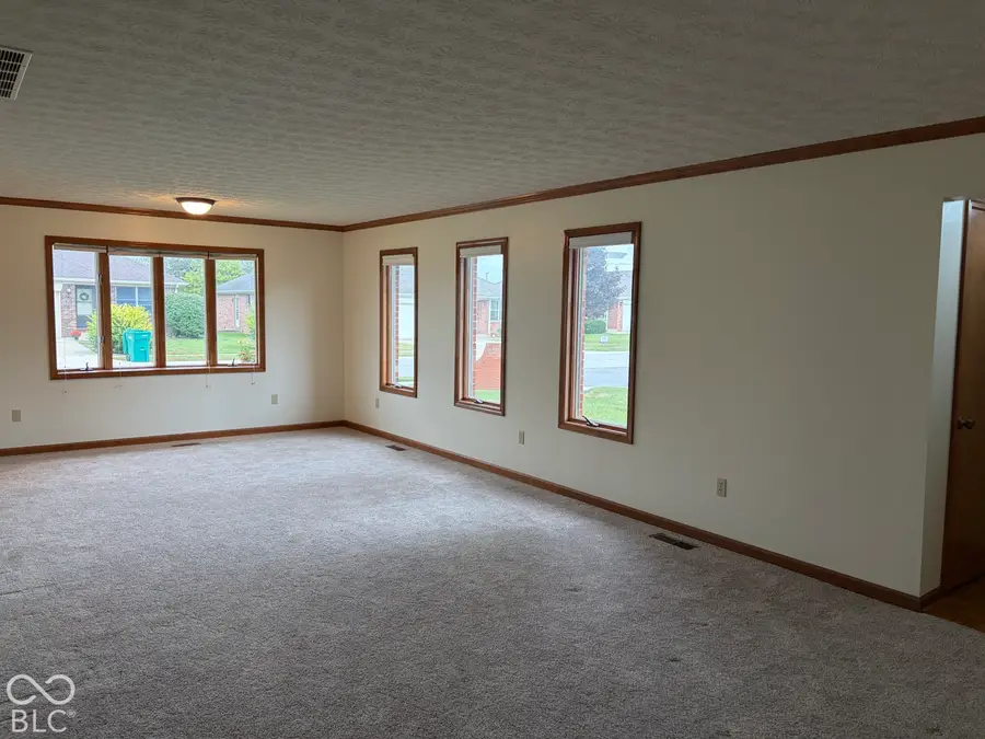 396 Vinewood Drive S, Brownsburg, IN 46112 - #3