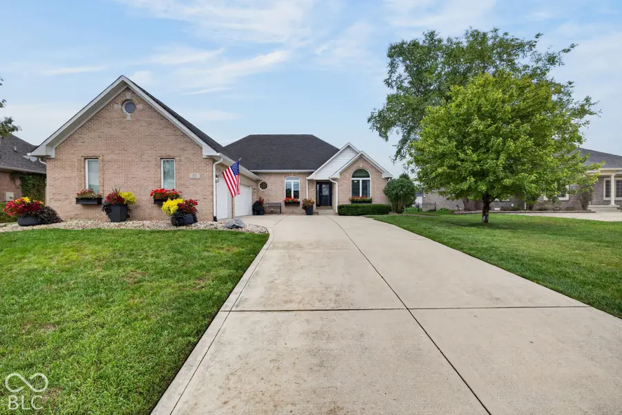 2807 Bloomsbury Drive S, Greenwood, IN 46143 - #2
