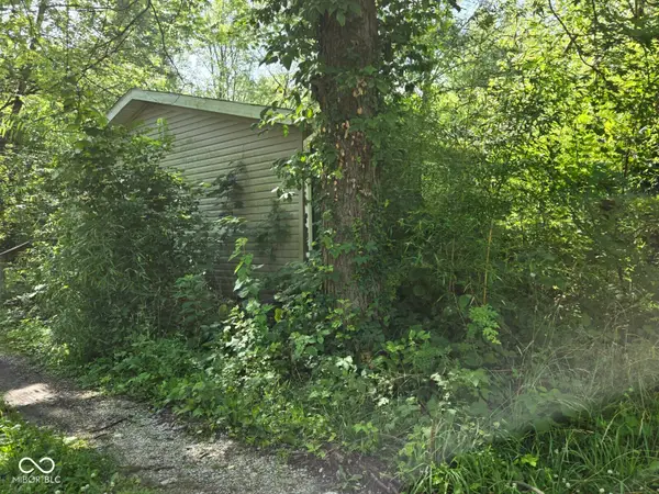 1017 S Orchard Street, Farmersburg, IN 47850