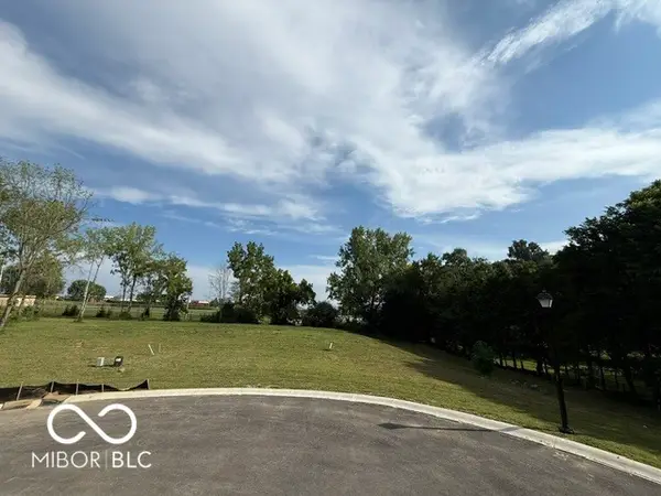 4888 Lakeview Drive, Greenwood, IN 46143