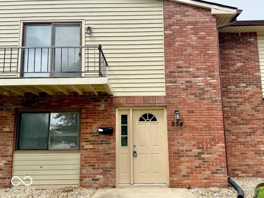 954 Greenwood W, Greenwood, IN 46142 - #2