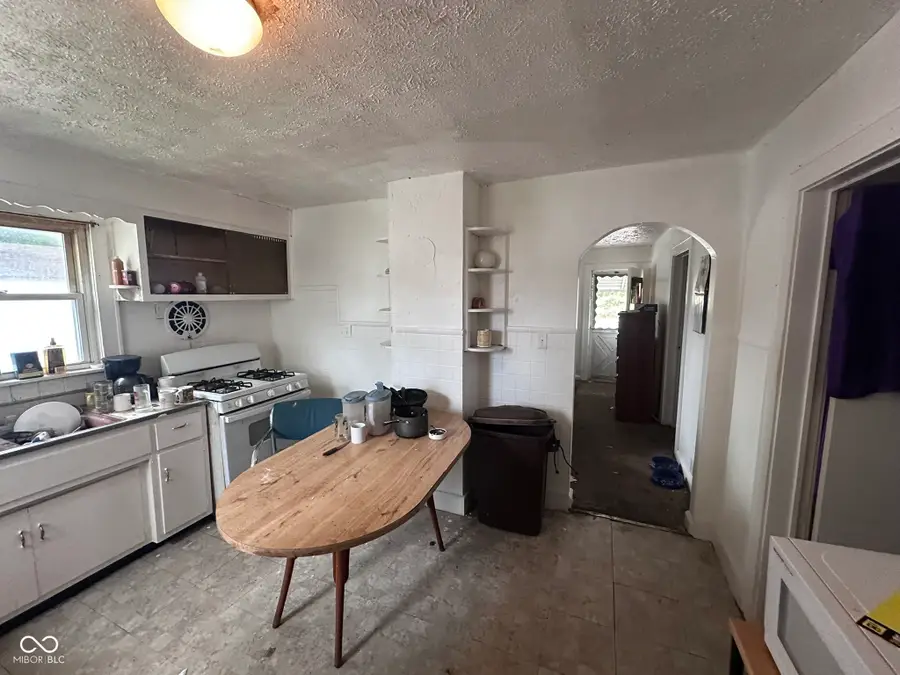 1305 E 26th Street, Anderson, IN 46016 - #3