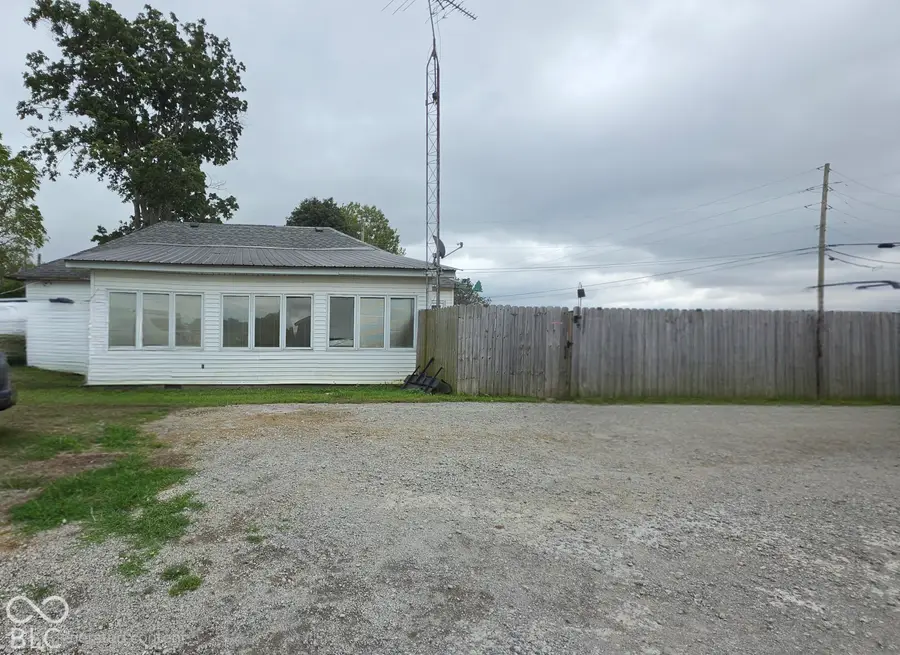 1600 W Snoddy Road, Covington, IN 47932 - #2