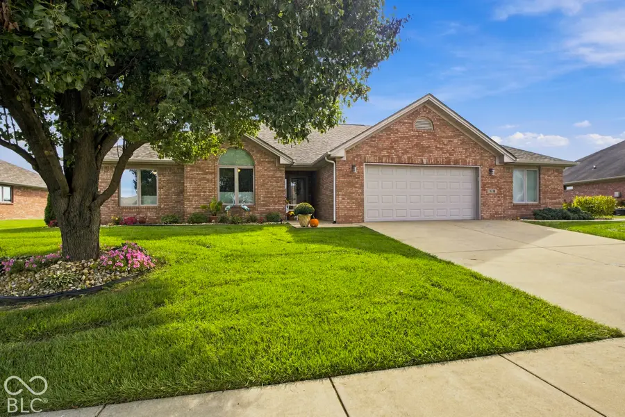 3739 Imperial Drive E, Columbus, IN 47203 - #3