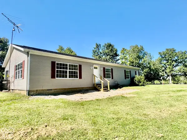 8476 E Sycamore Road, Bloomfield, IN 47424