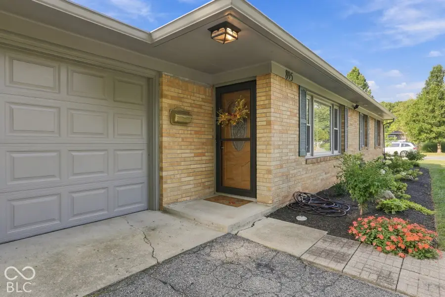 895 W Poplar Street, Zionsville, IN 46077 - #2