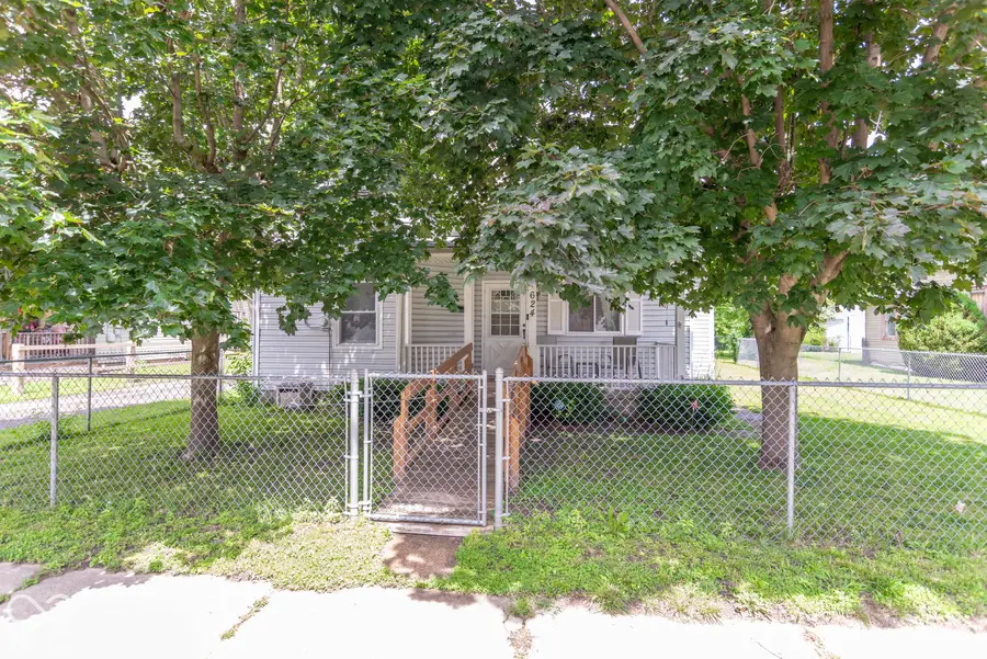 624 W Washington Street, Shelbyville, IN 46176 - #2