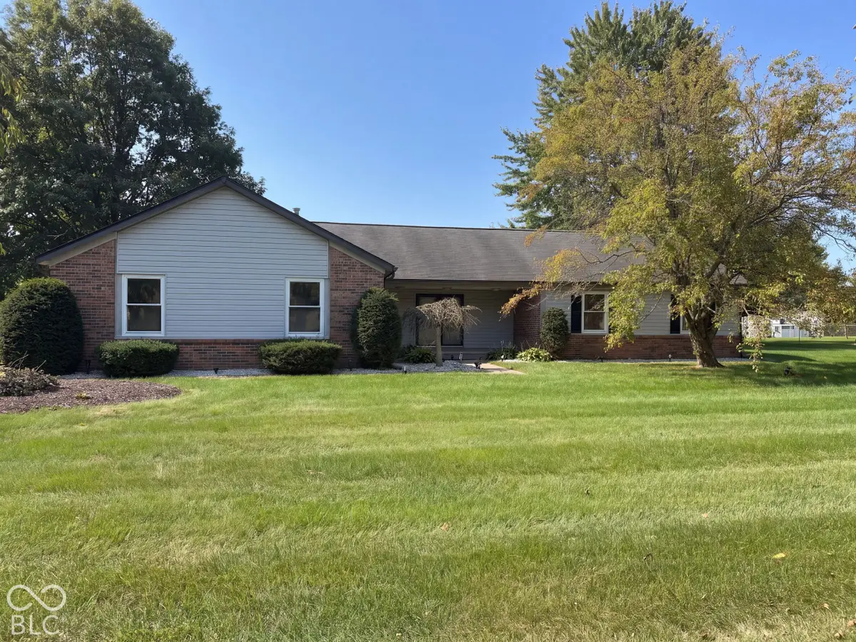 3339 W Sunset Drive N, Greenfield, IN 46140 - #1
