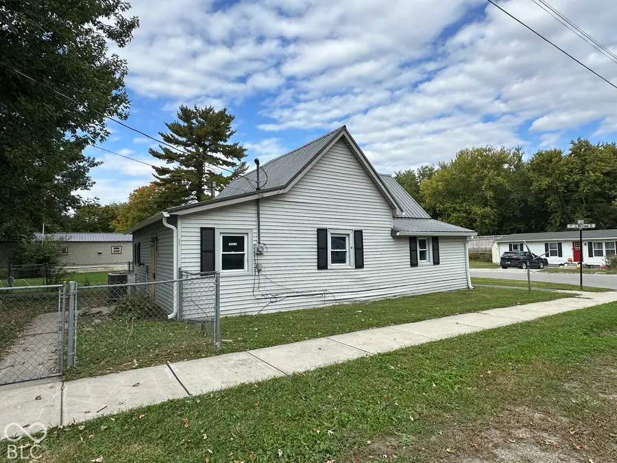 208 N East, Roachdale, IN 46172 - #3