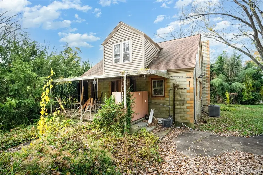 628 W Utica Street, Sellersburg, IN 47172 - Image #2