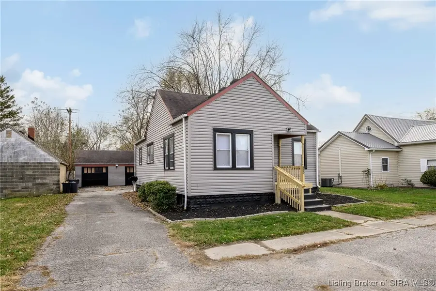 283 W Walnut Street, Scottsburg, IN 47170 - Image #3
