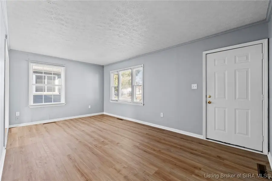 702 Crestview Court, Jeffersonville, IN 47130 - Image #3