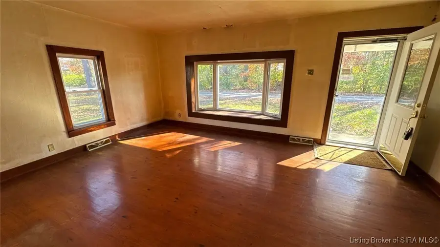 1076 S Indiana Avenue, Sellersburg, IN 47172 - Image #3
