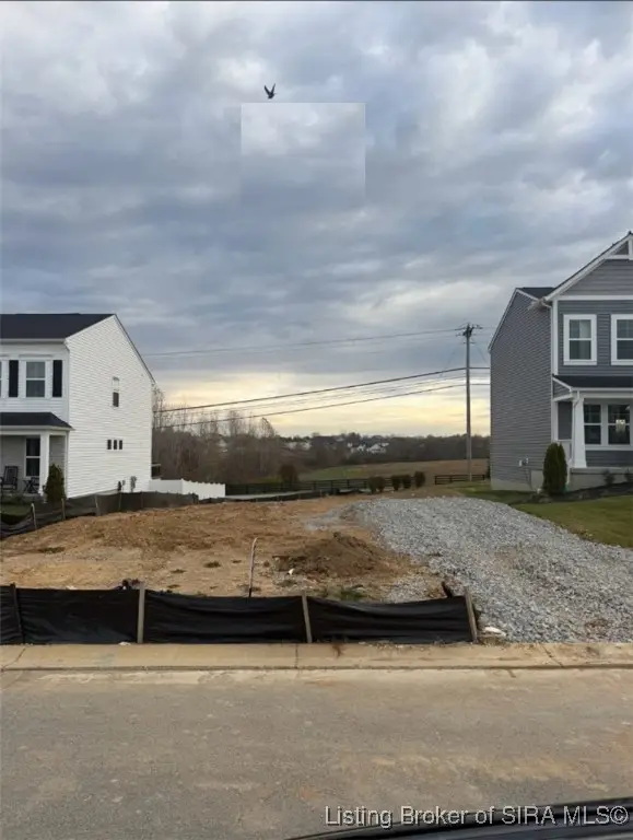 8222 Crescent Cove, Charlestown, IN 47111