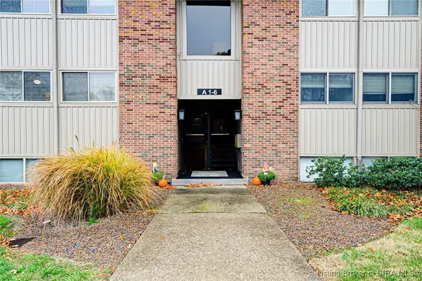 3 Lakeshore Drive, Clarksville, IN 47129