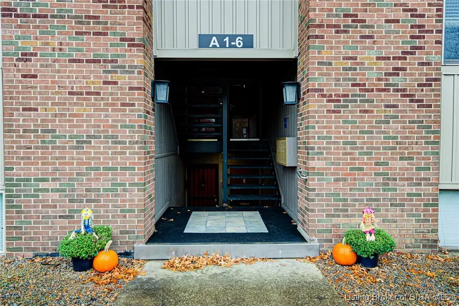 3 Lakeshore Drive, Clarksville, IN 47129 - #2