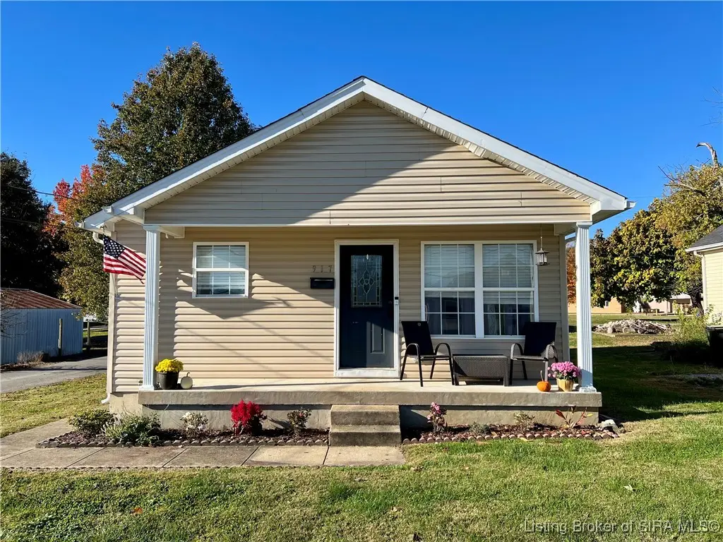 917 Valley View Road, New Albany, IN 47150 - Image #1