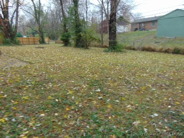 211 Lawn Court, New Albany, IN 47150 - Image #3