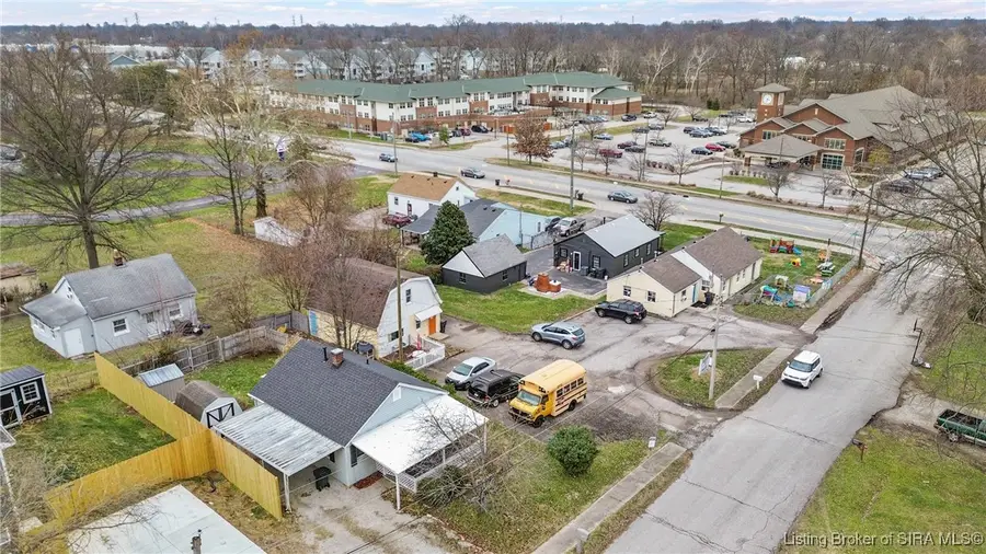 703 Knob Hill Avenue, New Albany, IN 47150 - Image #3