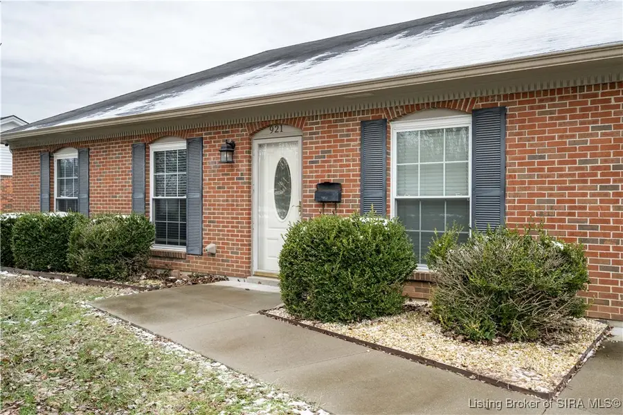 921 Camelot Court, Jeffersonville, IN 47130 - Image #2