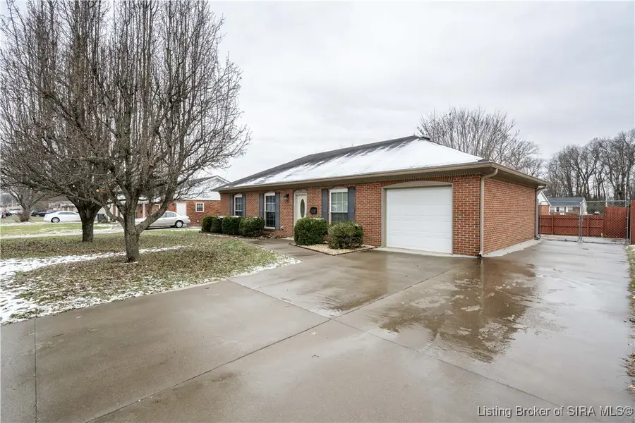 921 Camelot Court, Jeffersonville, IN 47130 - Image #3