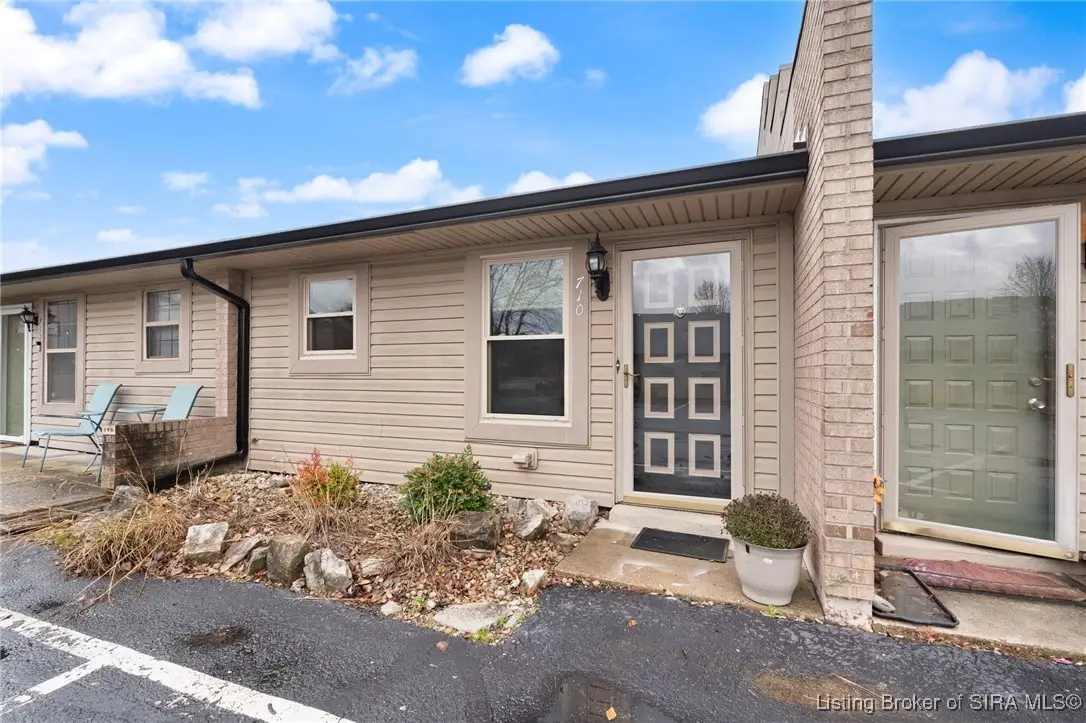 710 Victoria Court, New Albany, IN 47150 - Image #1