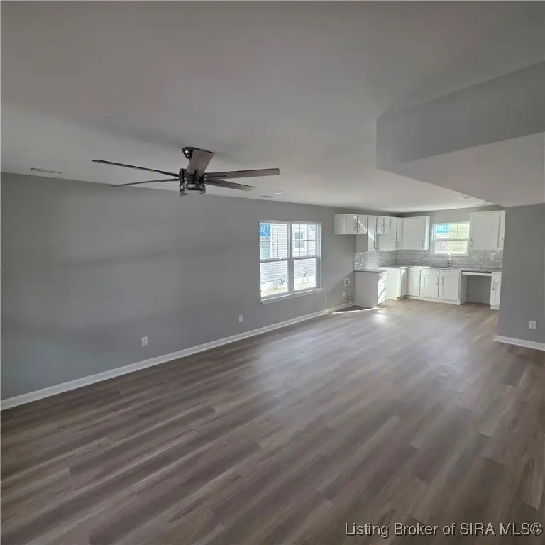 924 E Chestnut Street, Jeffersonville, IN 47130 - Image #2