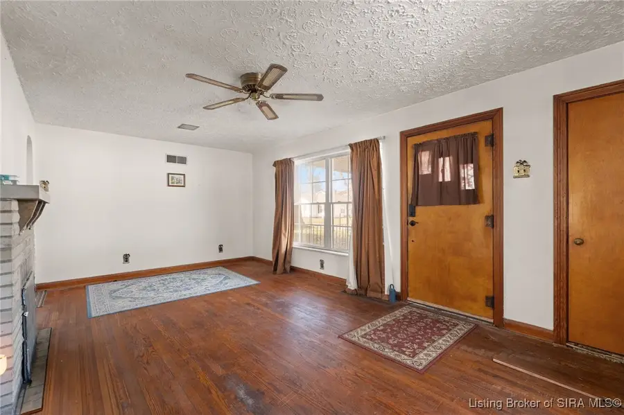 305 Knobloch Avenue, Jeffersonville, IN 47130 - Image #2