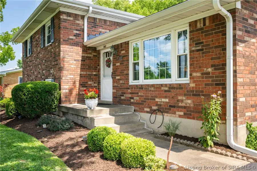 3512 Holmans Lane, Jeffersonville, IN 47130 - #3