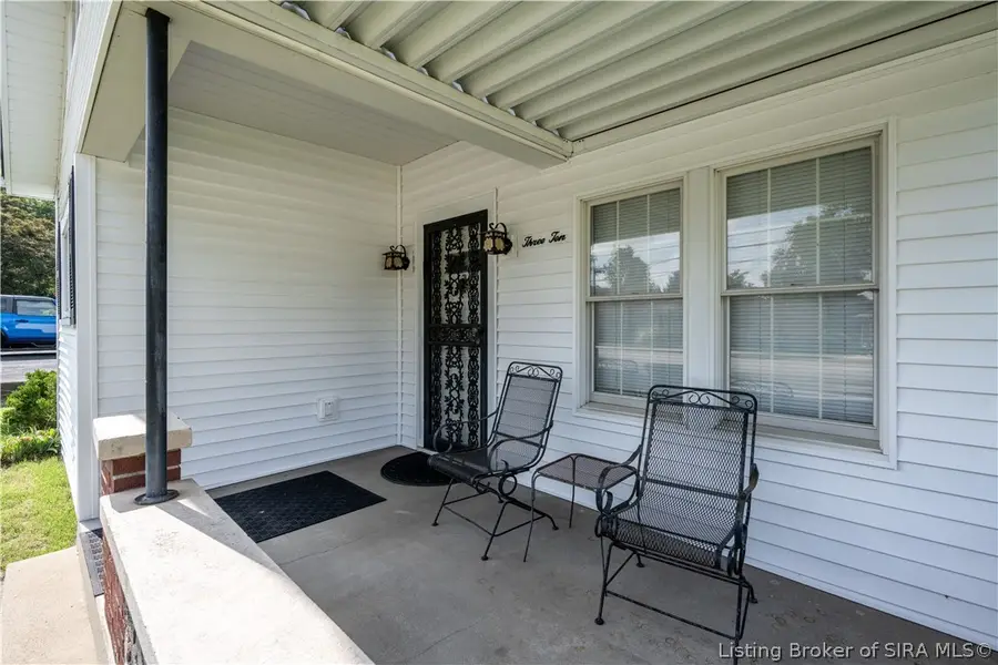 310 W Daisy Lane, New Albany, IN 47150 - #3