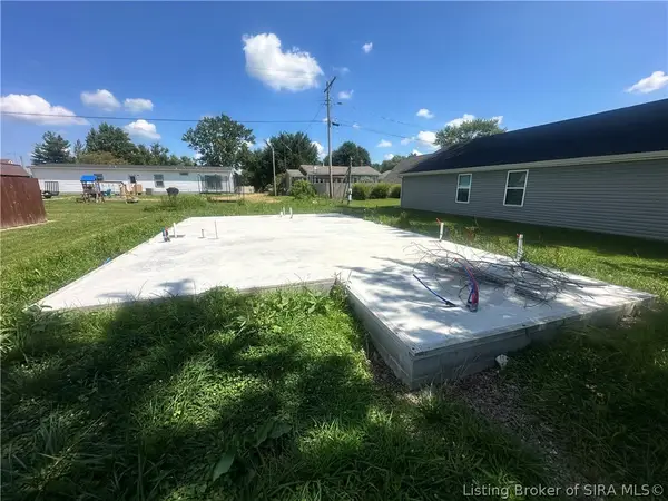 550 W Green Street, Scottsburg, IN 47170
