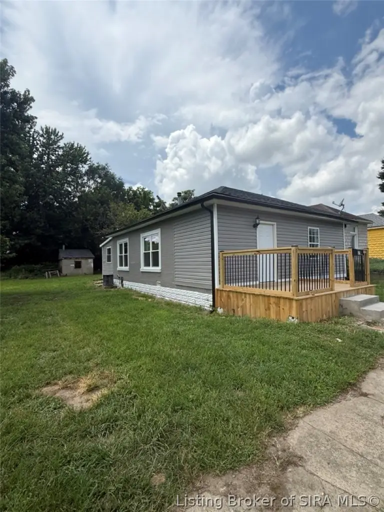 27 Chambers Street, New Albany, IN 47150 - #2